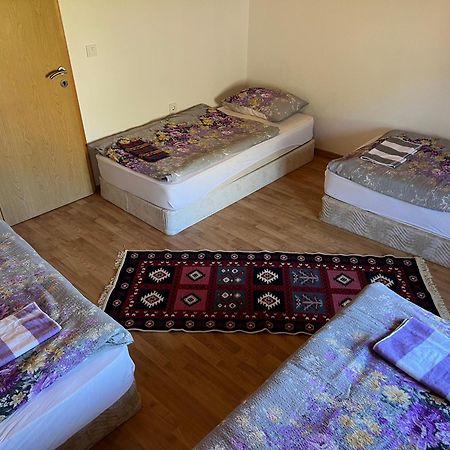Kod Kapetana Tea Bed and Breakfast Gornji Lukomir Esterno foto