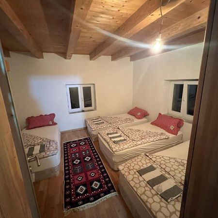 Kod Kapetana Tea Bed and Breakfast Gornji Lukomir Esterno foto