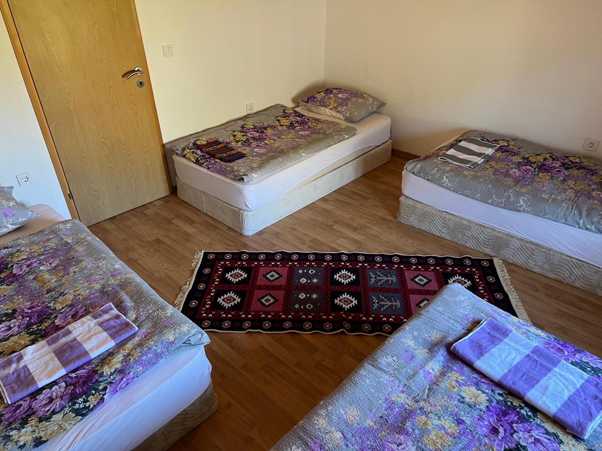 Kod Kapetana Tea Bed and Breakfast Gornji Lukomir Esterno foto
