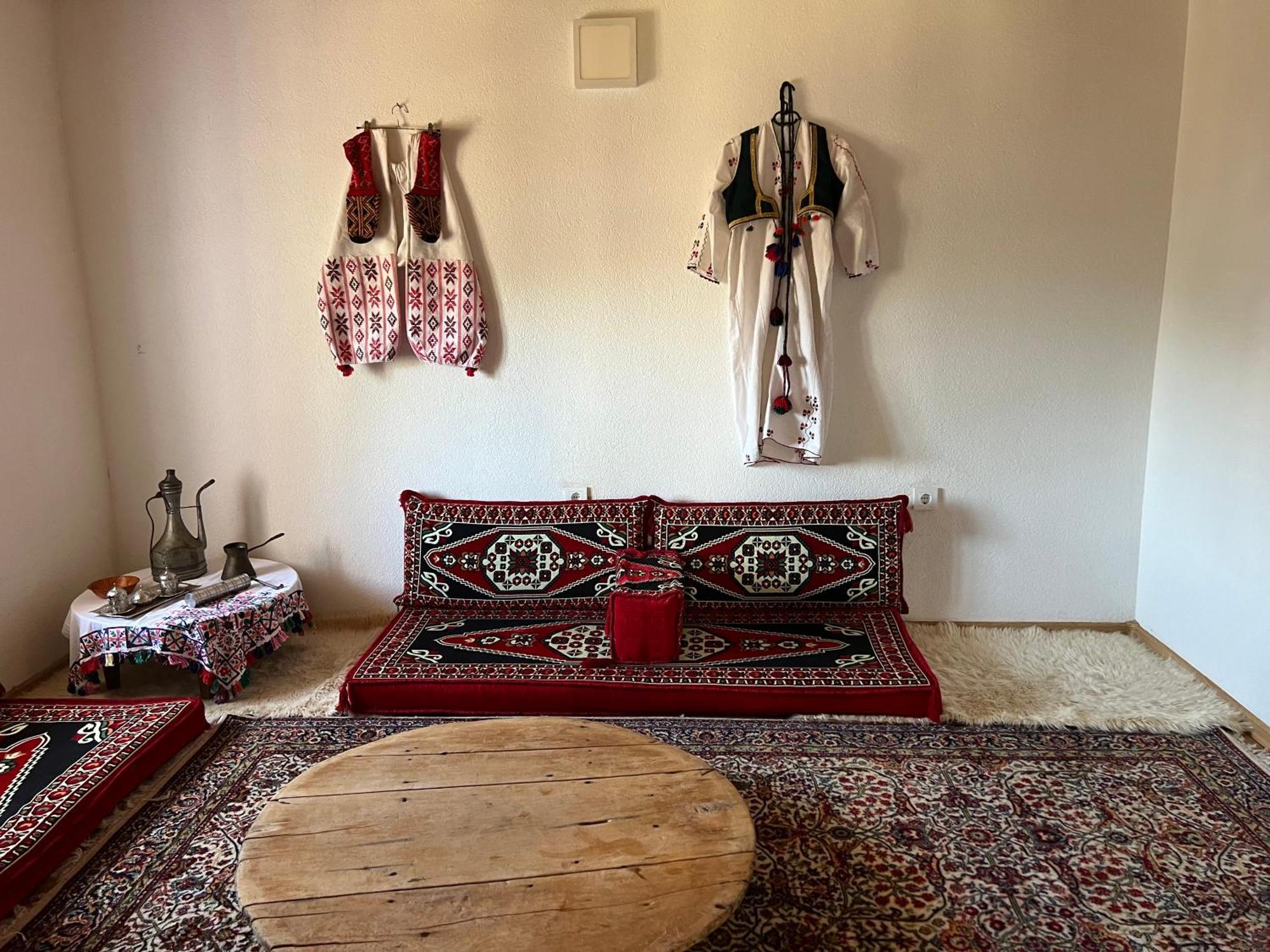 Kod Kapetana Tea Bed and Breakfast Gornji Lukomir Esterno foto