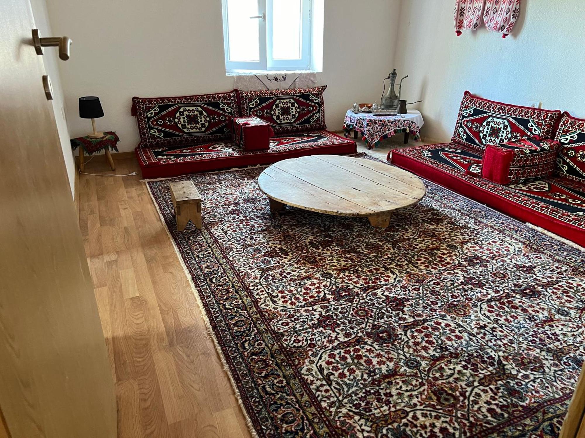 Kod Kapetana Tea Bed and Breakfast Gornji Lukomir Esterno foto