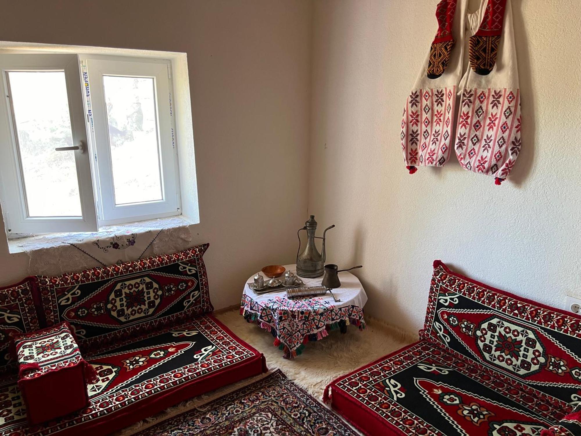 Kod Kapetana Tea Bed and Breakfast Gornji Lukomir Esterno foto