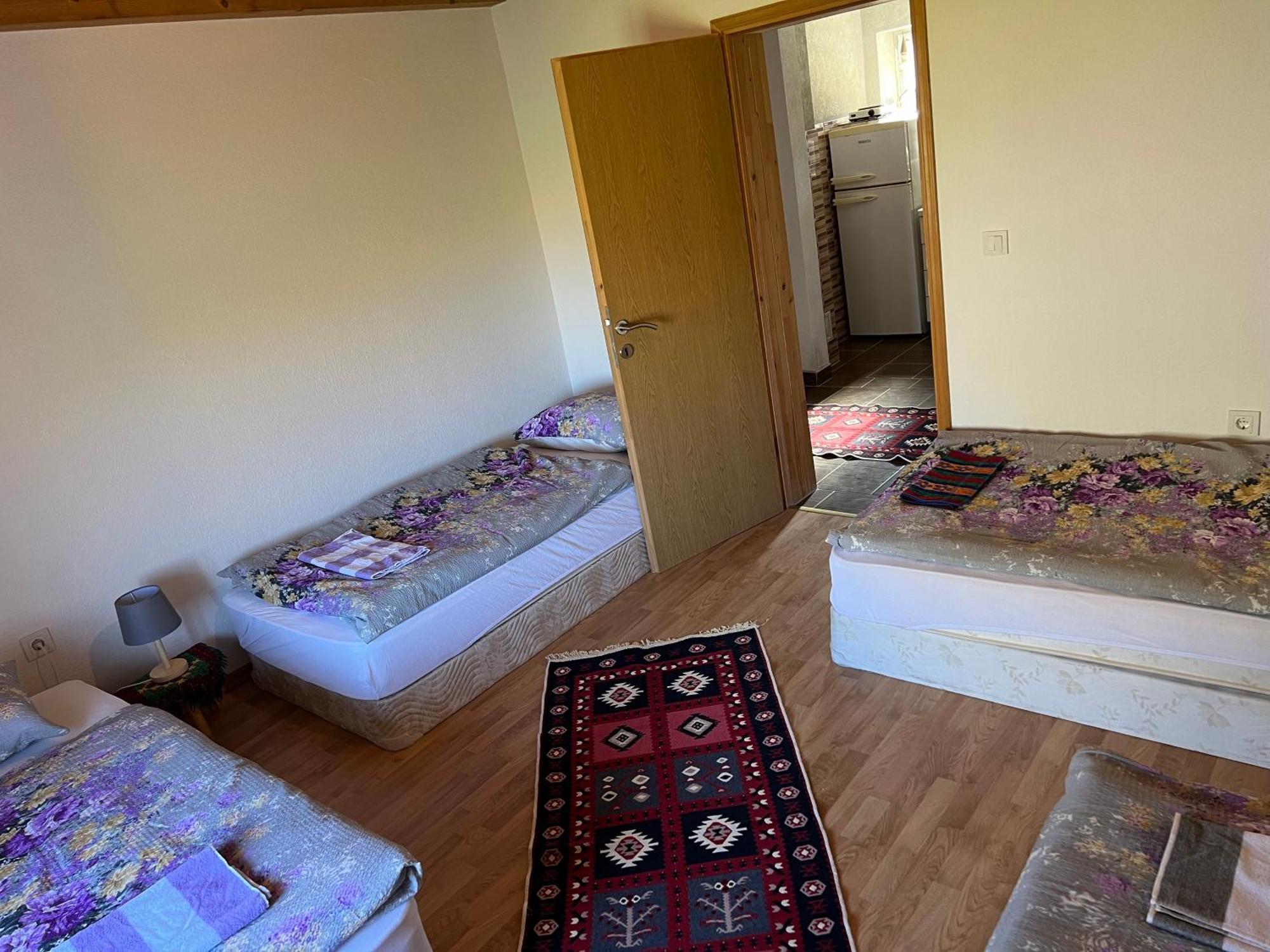 Kod Kapetana Tea Bed and Breakfast Gornji Lukomir Esterno foto