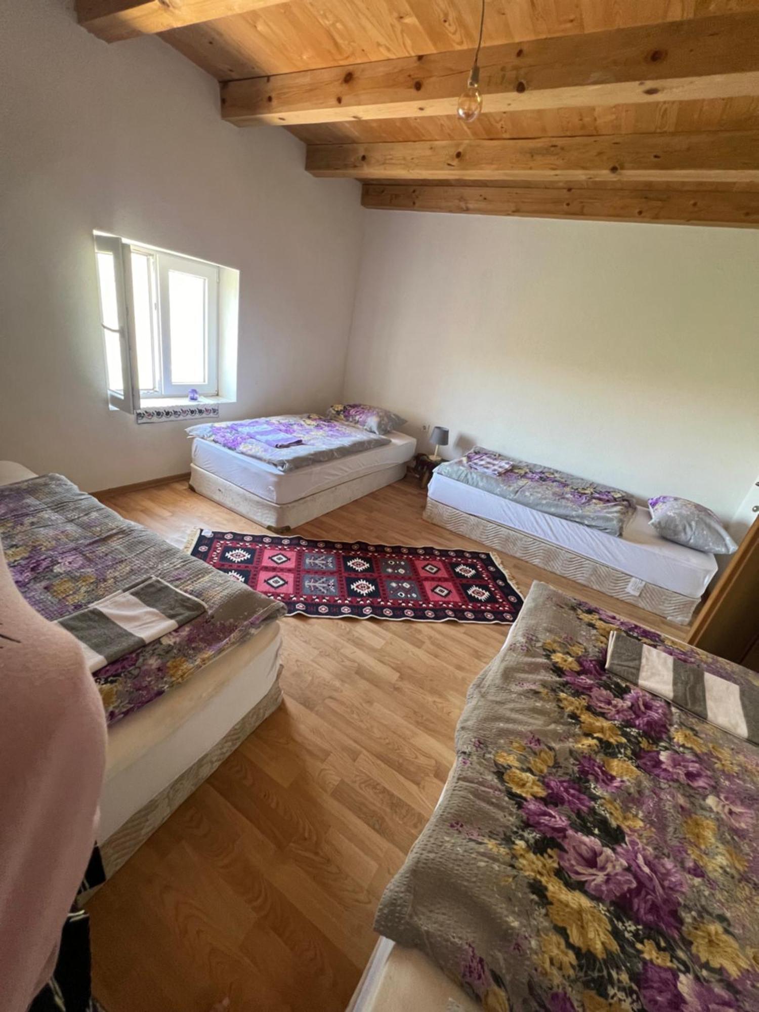 Kod Kapetana Tea Bed and Breakfast Gornji Lukomir Esterno foto