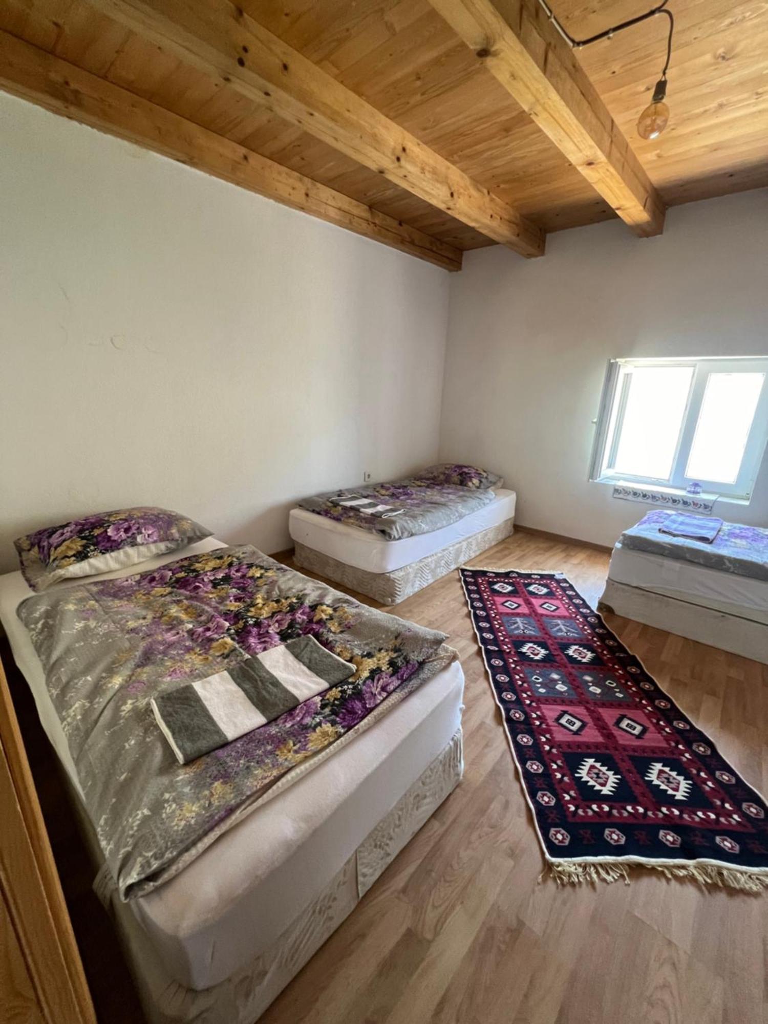 Kod Kapetana Tea Bed and Breakfast Gornji Lukomir Esterno foto