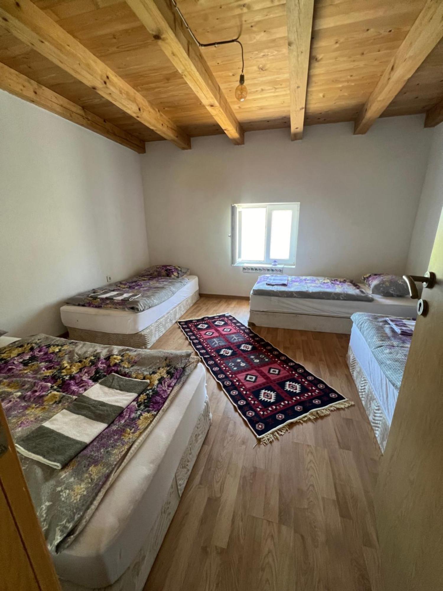 Kod Kapetana Tea Bed and Breakfast Gornji Lukomir Esterno foto