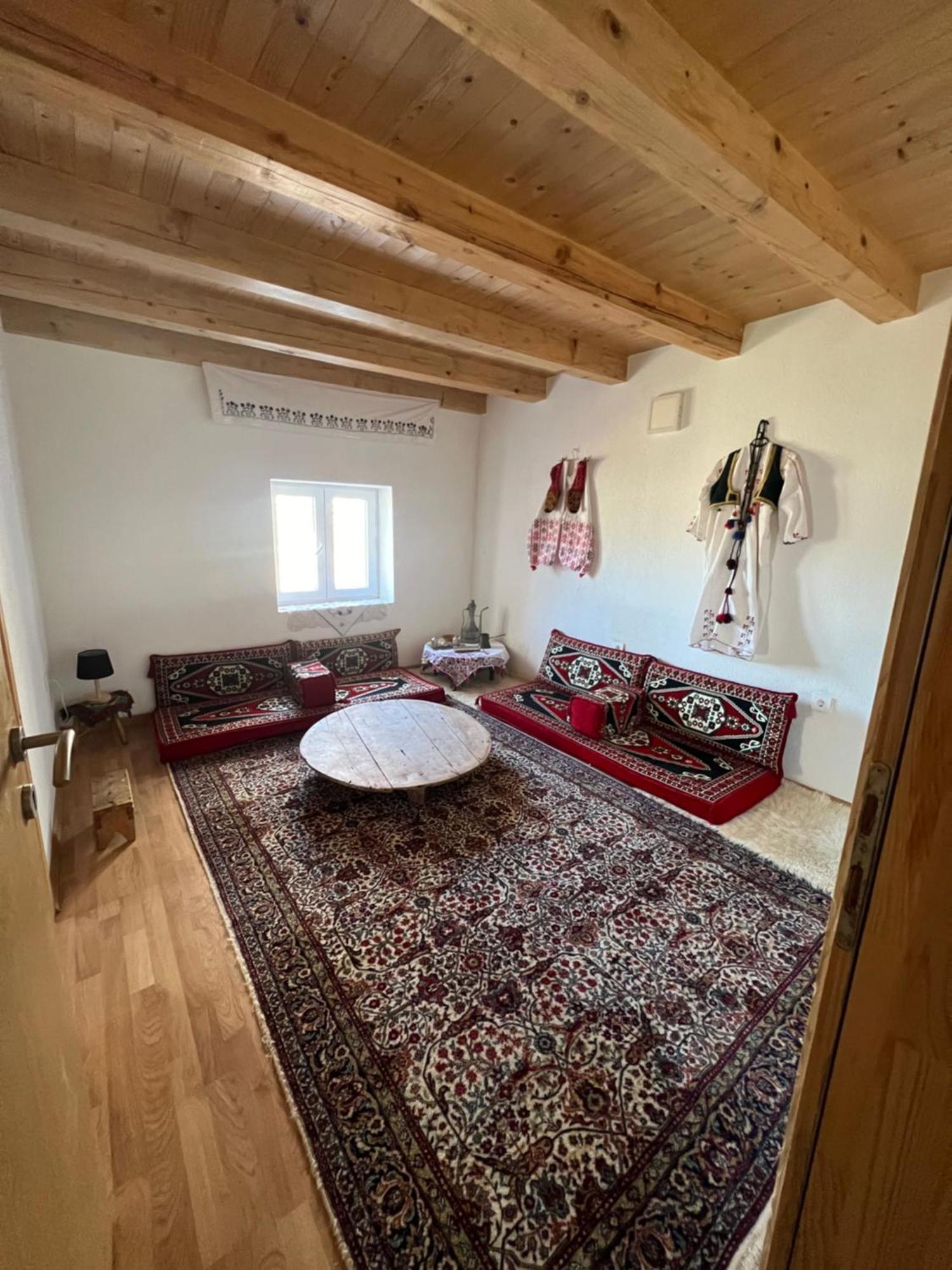 Kod Kapetana Tea Bed and Breakfast Gornji Lukomir Esterno foto