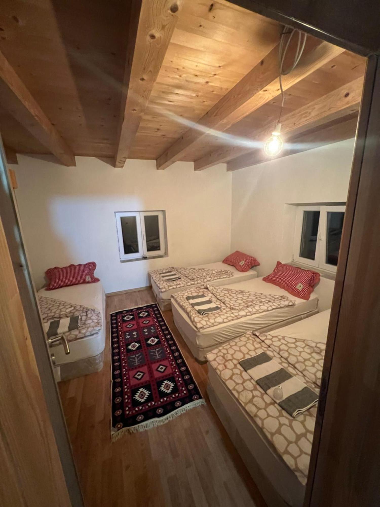 Kod Kapetana Tea Bed and Breakfast Gornji Lukomir Esterno foto